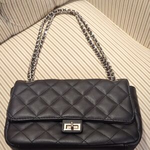 Elegant Black Quilted Shoulder Bag